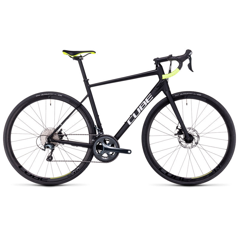 Bicicleta de ruta CUBE Attain Race black'n'white